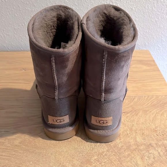 UGG Classic Short ll Size 8 - Picture 4 of 6